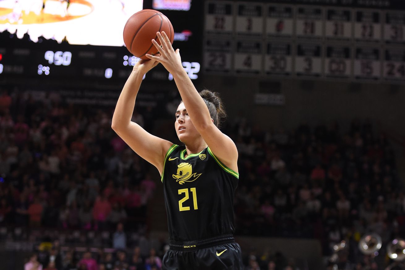 COLLEGE BASKETBALL: FEB 03 Women’s Oregon at UConn